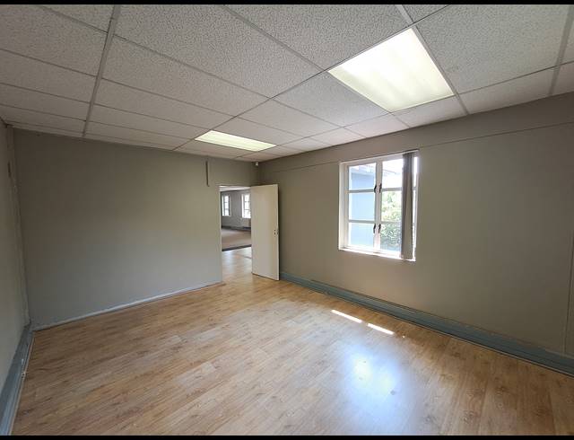 218M² OFFICE TO LET IN HYDE PARK